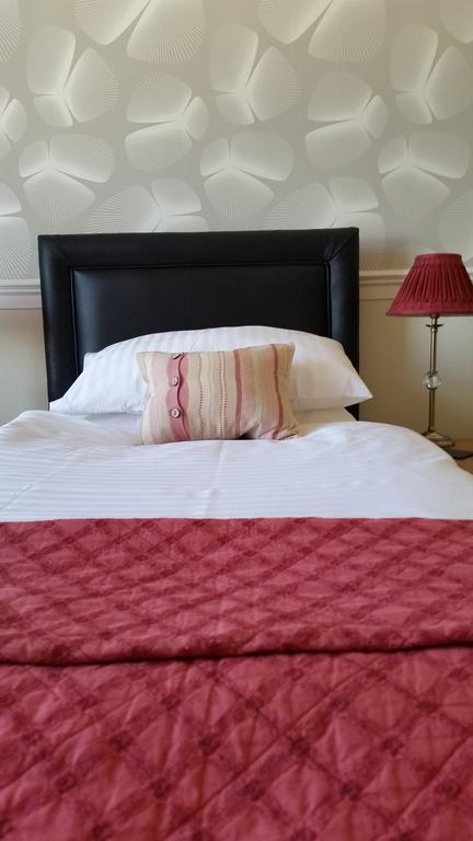 פלימות' Gallery Guest House חדר תמונה