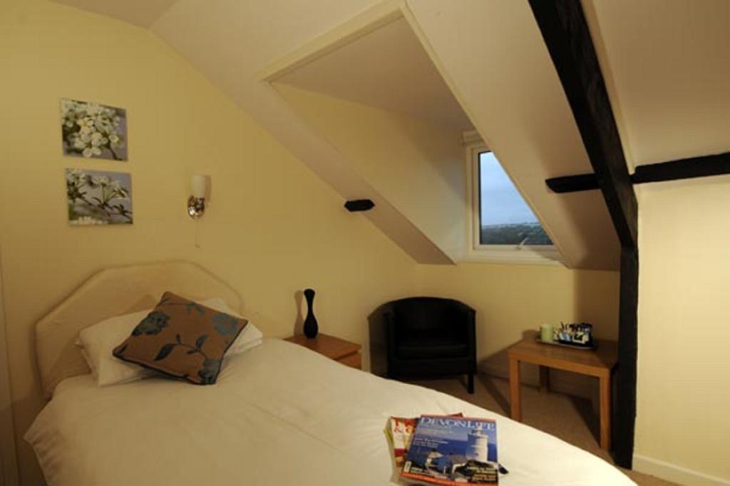 פלימות' Gallery Guest House חדר תמונה