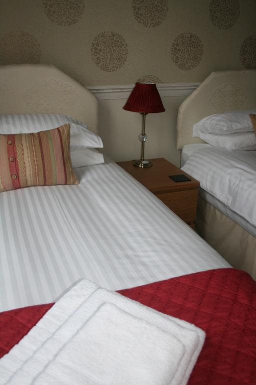 פלימות' Gallery Guest House חדר תמונה