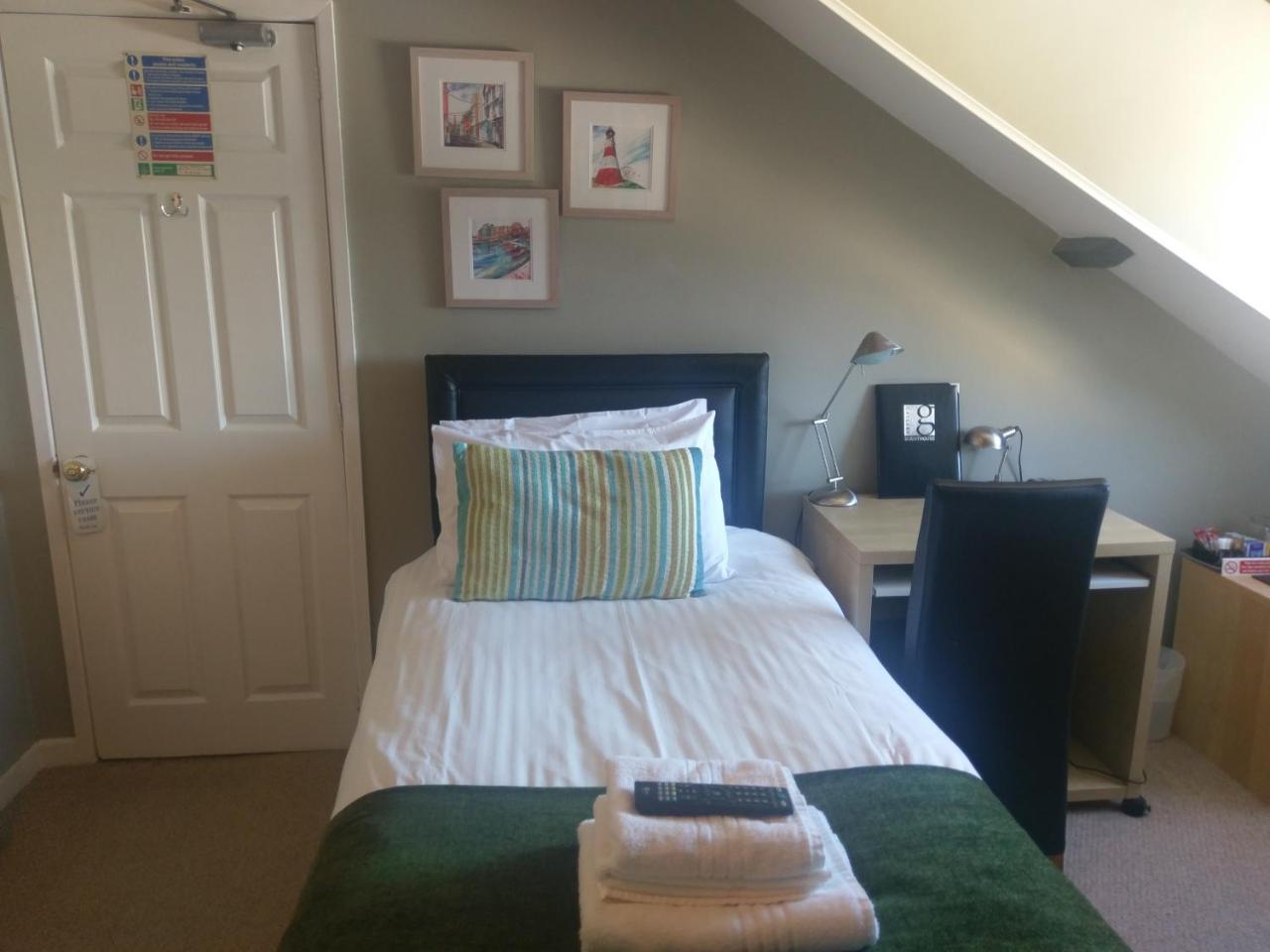 פלימות' Gallery Guest House מראה חיצוני תמונה